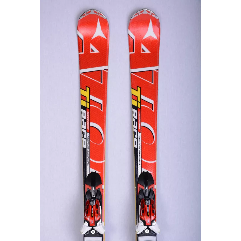 skis ATOMIC RACE GS Ti, woodcore, titanium sidewall, handmade, RED + Atomic NEOX TL 12 ( en PARFAIT état )